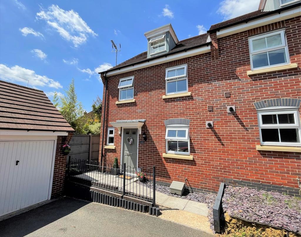 Brooks Close, Wootton Fields, Northampton, NN4 3 bed semidetached