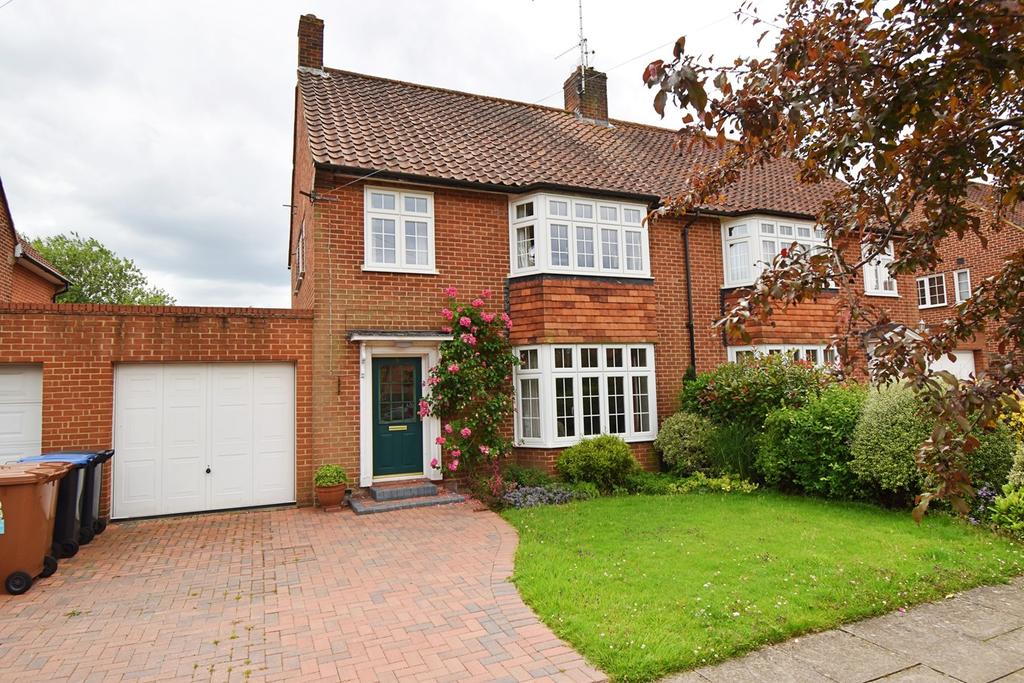 Parkfields, Welwyn Garden City, AL8 3 bed semidetached house £650,000