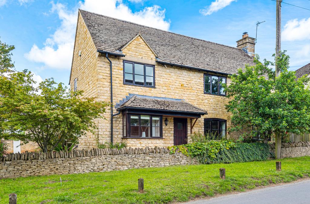Burton, Chippenham, SN14 5 bed detached house £700,000