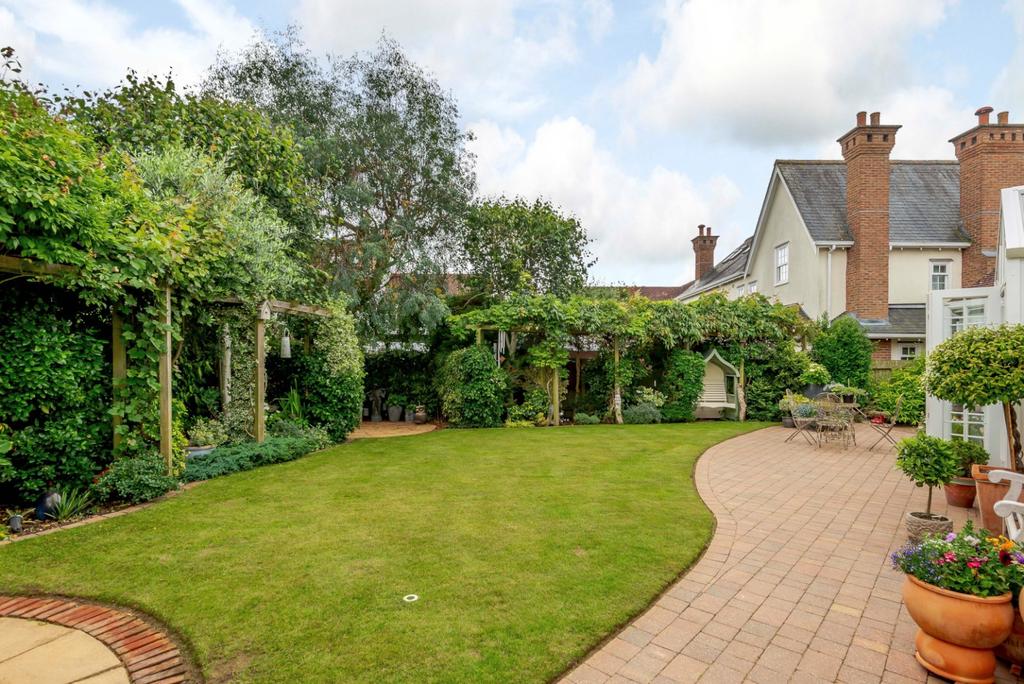 Petworth Close, Great Notley, Essex 6 bed detached house £1,000,000