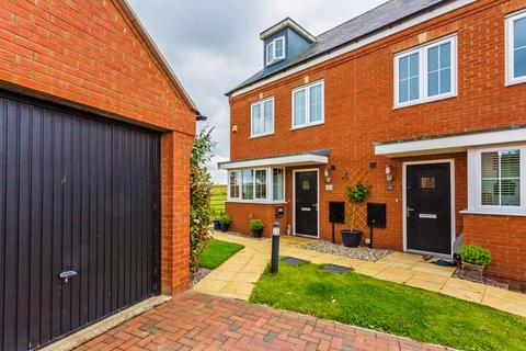 17 Bobbins Way, Buckingham, MK18 7SA