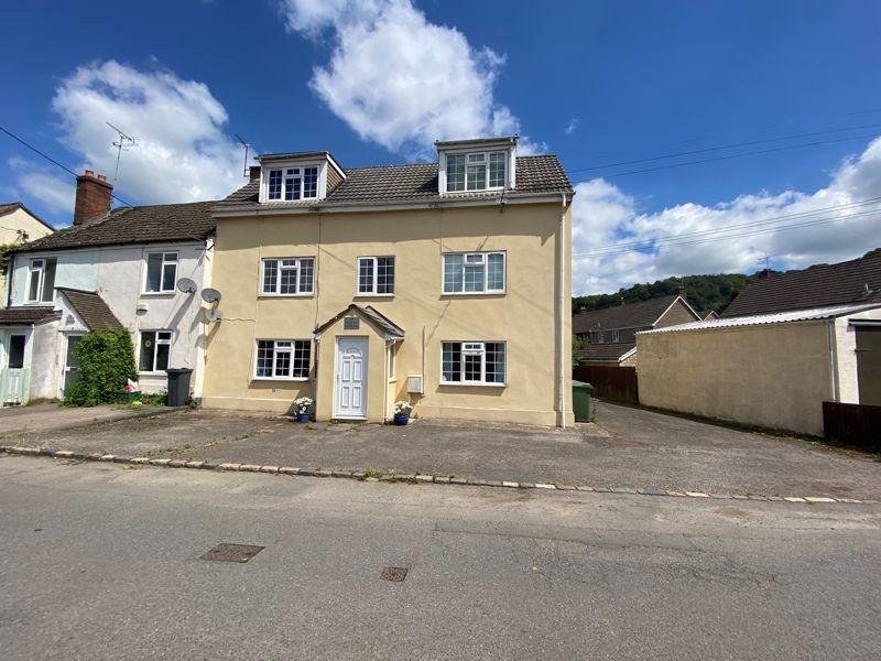 WOTTON UNDER EDGE 2 bed apartment £190,000