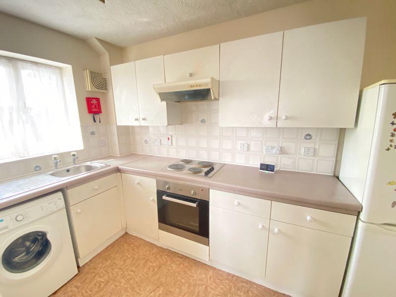 South Street, Ponders End, Enfield EN3 1 bed apartment £1,050 pcm (£242 pw)