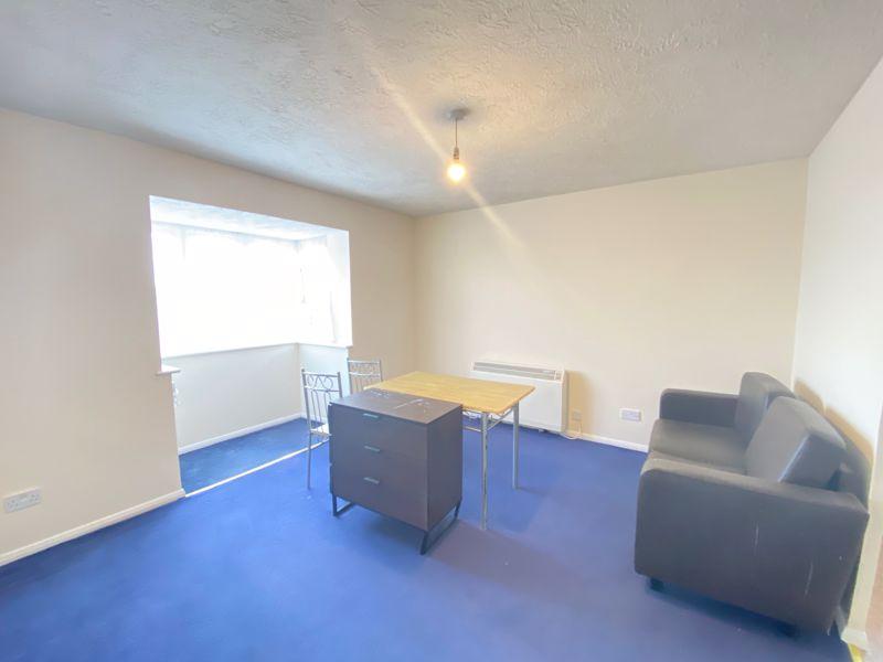 South Street, Ponders End, Enfield EN3 1 bed apartment £1,050 pcm (£242 pw)