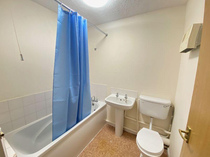 South Street, Ponders End, Enfield EN3 1 bed apartment £1,050 pcm (£242 pw)