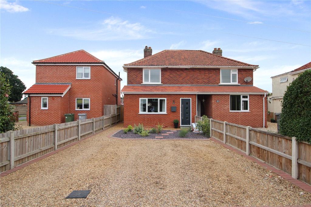 CozensHardy Road, Sprowston, Norwich, Norfolk, NR7 4 bed semidetached