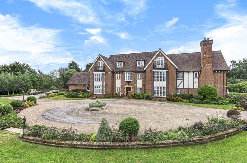 Moor Hill, Hawkhurst, Cranbrook 2 bed apartment £425,000
