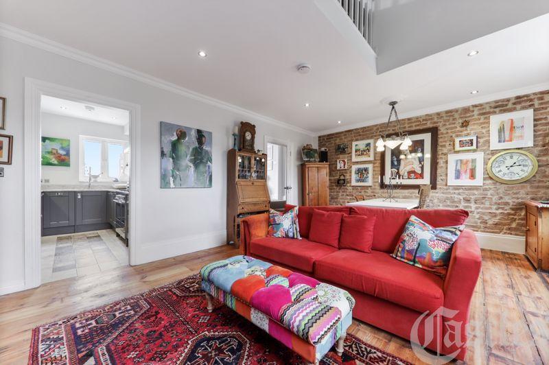Blythwood Road, N4 2 bed apartment £595,000