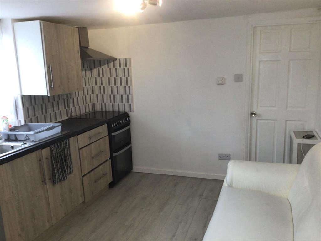 Albert Road, Wolverhampton 1 bed property £550 pcm (£127 pw)