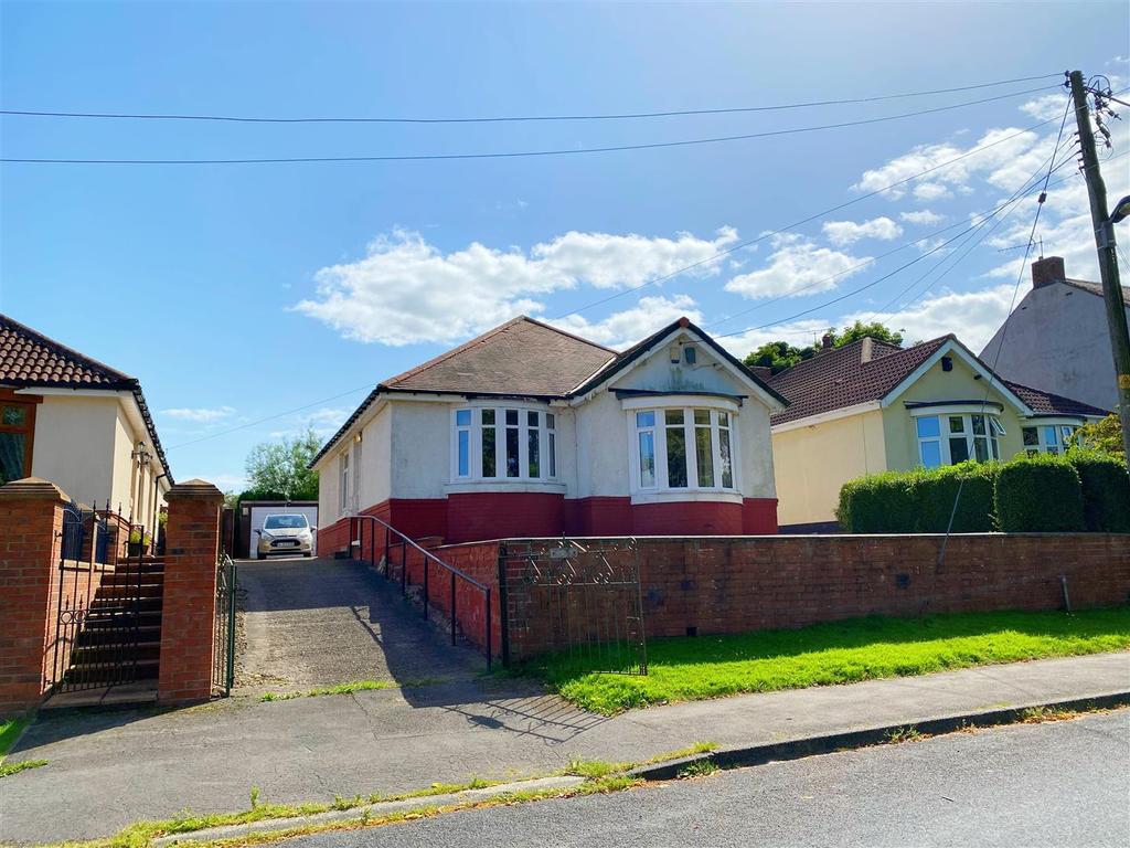 Front Street South, Trimdon Village 3 bed detached bungalow £194,950