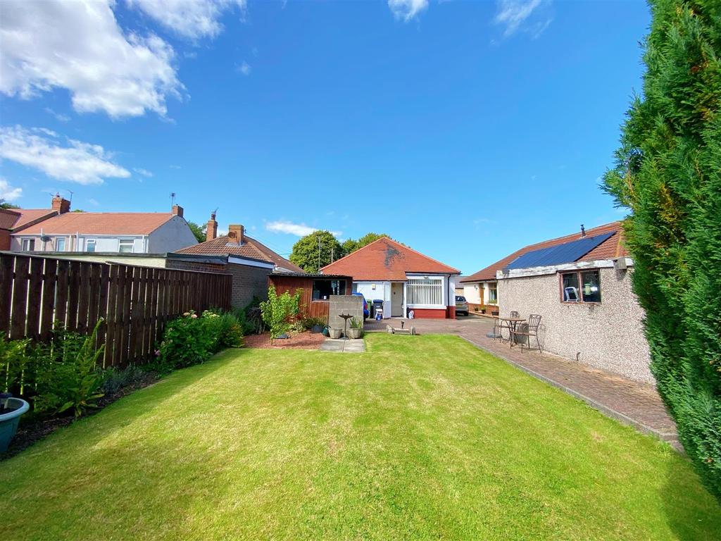 Front Street South, Trimdon Village 3 bed detached bungalow £194,950