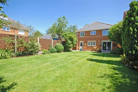 20 Highclere Road, Great Notley, Braintree, CM77 7WX