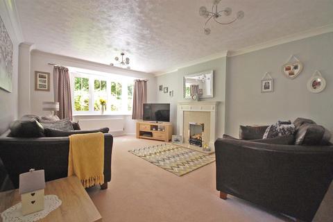20 Highclere Road, Great Notley, Braintree, CM77 7WX