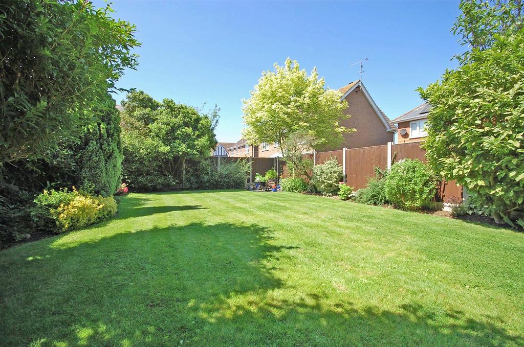 Rear Garden(b).jpg