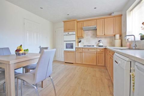 20 Highclere Road, Great Notley, Braintree, CM77 7WX