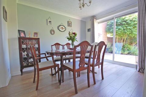 20 Highclere Road, Great Notley, Braintree, CM77 7WX