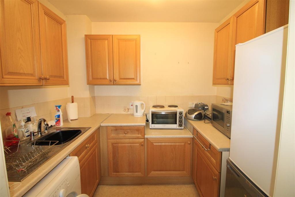 The Cedars, Abbey Foregate, Shrewsbury 2 bed apartment for sale £130,000