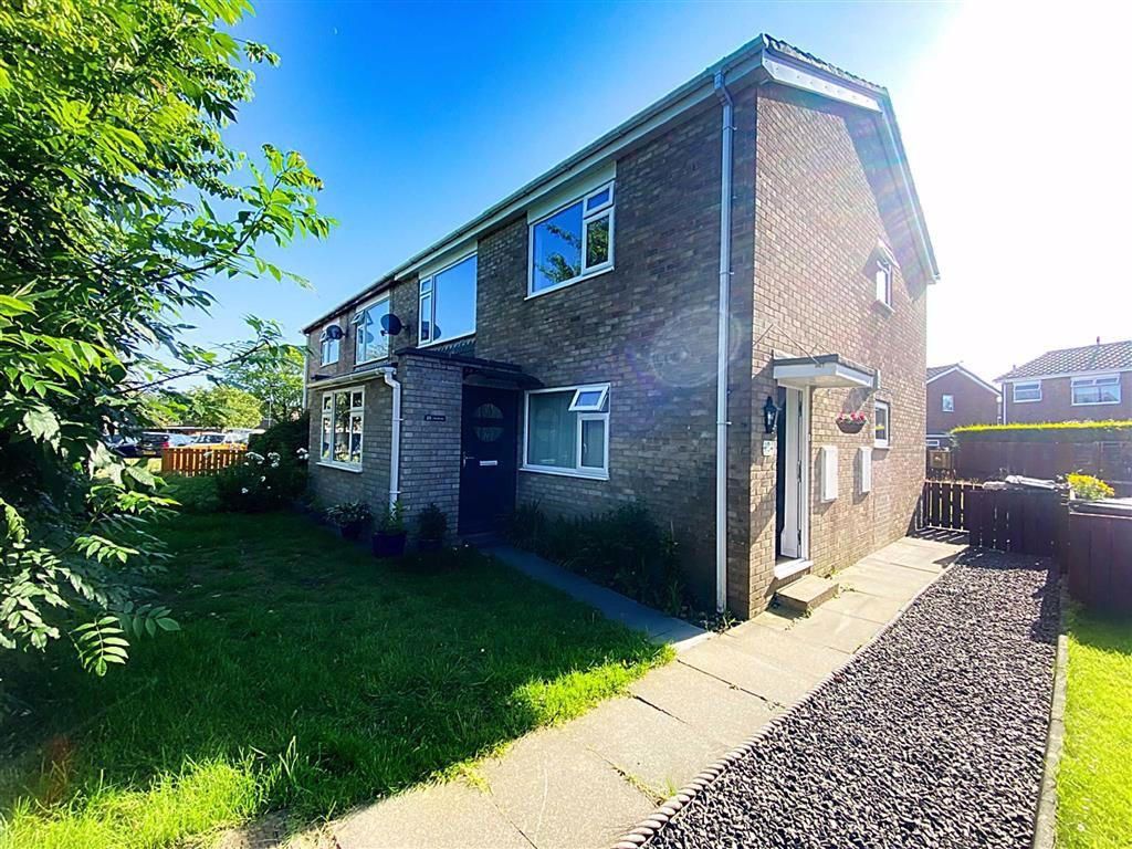 Cheadle Avenue, Hadrian Park, Wallsend 2 bed apartment £600 pcm (£138 pw)