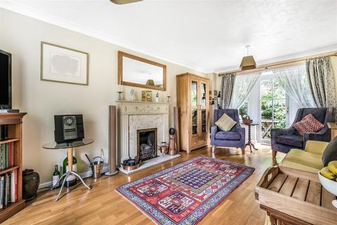 2 Scholars Walk, Guildford, GU2 7TR