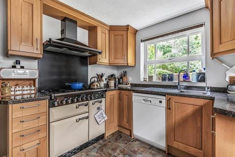 2 Scholars Walk, Guildford, GU2 7TR