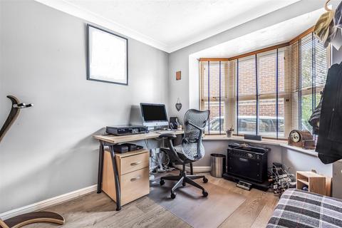 2 Scholars Walk, Guildford, GU2 7TR