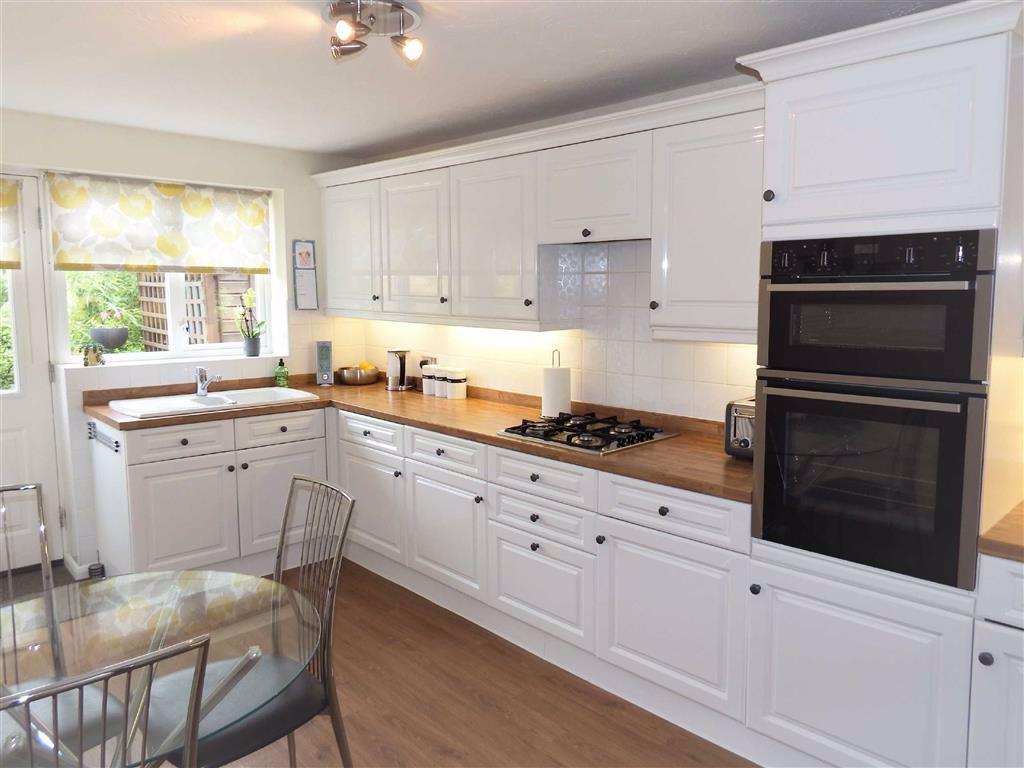 Sparrow Drive, Stevenage... 4 bed detached house £510,000