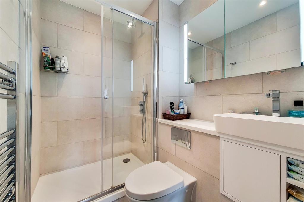 3 Main Ensuite-0.jpg