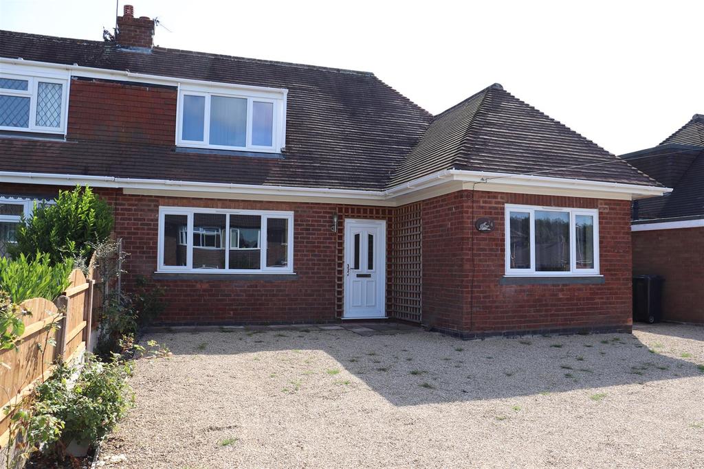Broadmeadow, Aldridge 3 bed semidetached bungalow £950 pcm (£219 pw)