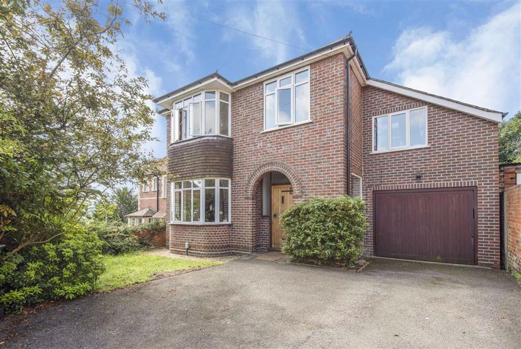 Clifton Park Road, Caversham Heights... 5 bed detached house £850,000