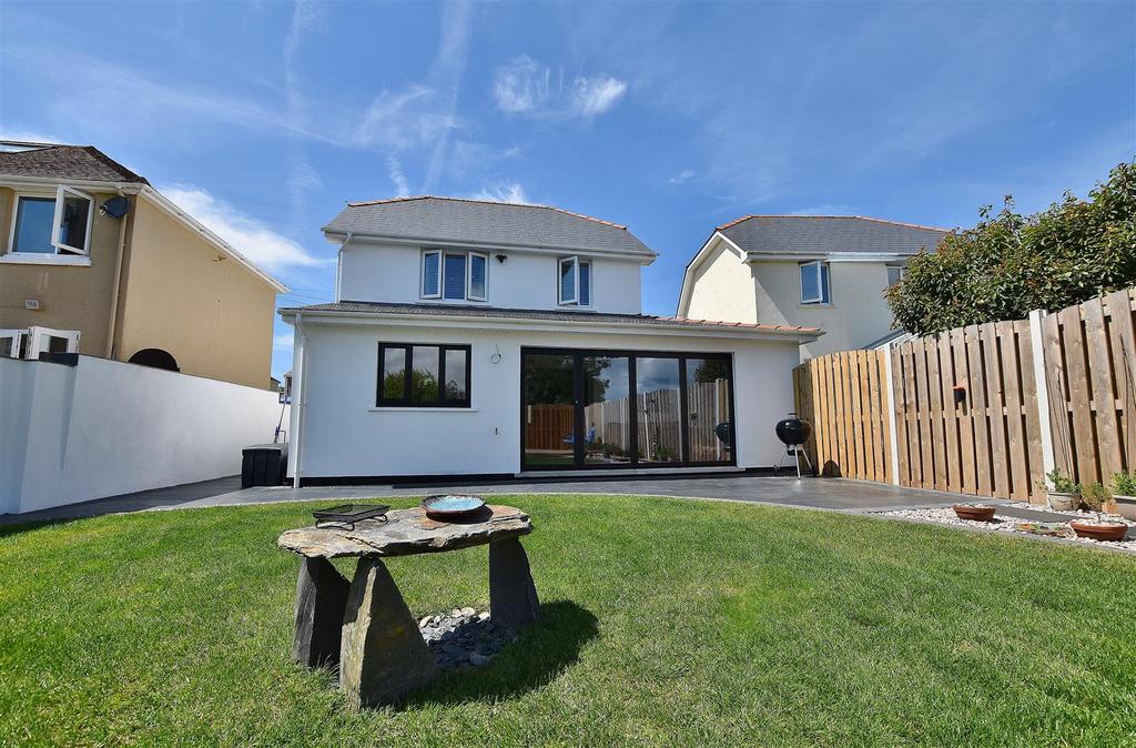 St Clears Court, Hakin, Milford Haven 3 bed detached house £240,000