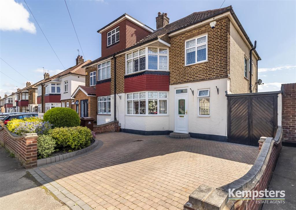 Carlton Road, Woodside, Grays 3 bed semidetached house £465,000