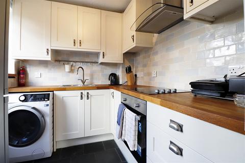 54 Drummond Close, Erith, DA8 3QS