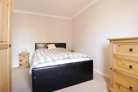 54 Drummond Close, Erith, DA8 3QS