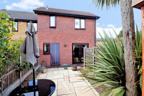 54 Drummond Close, Erith, DA8 3QS