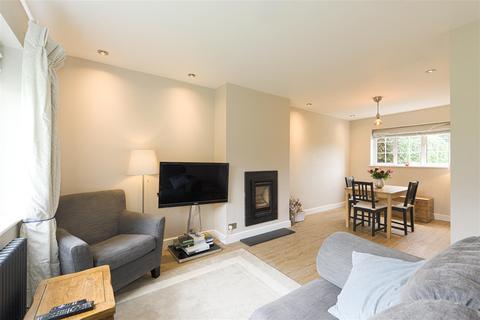 8 The Smithers, Brockham, Betchworth, RH3 7LF