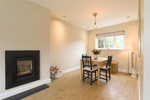 8 The Smithers, Brockham, Betchworth, RH3 7LF