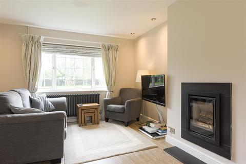 8 The Smithers, Brockham, Betchworth, RH3 7LF