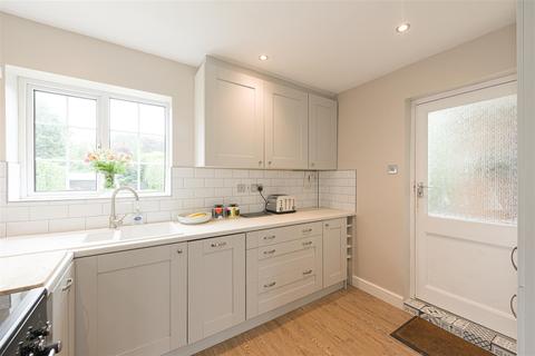 8 The Smithers, Brockham, Betchworth, RH3 7LF