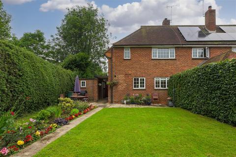 8 The Smithers, Brockham, Betchworth, RH3 7LF