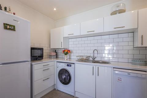 49 Amesbury Road, Cardiff, CF23 5DX