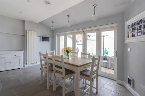 49 Amesbury Road, Cardiff, CF23 5DX