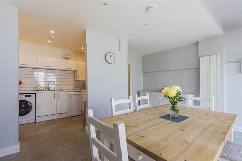 49 Amesbury Road, Cardiff, CF23 5DX