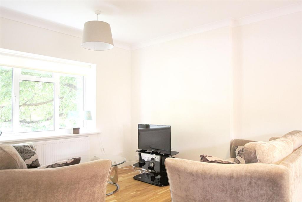 St. Marys Road, Ealing 2 bed flat £1,450 pcm (£335 pw)