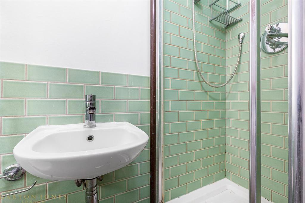Bathroom (1).jpg