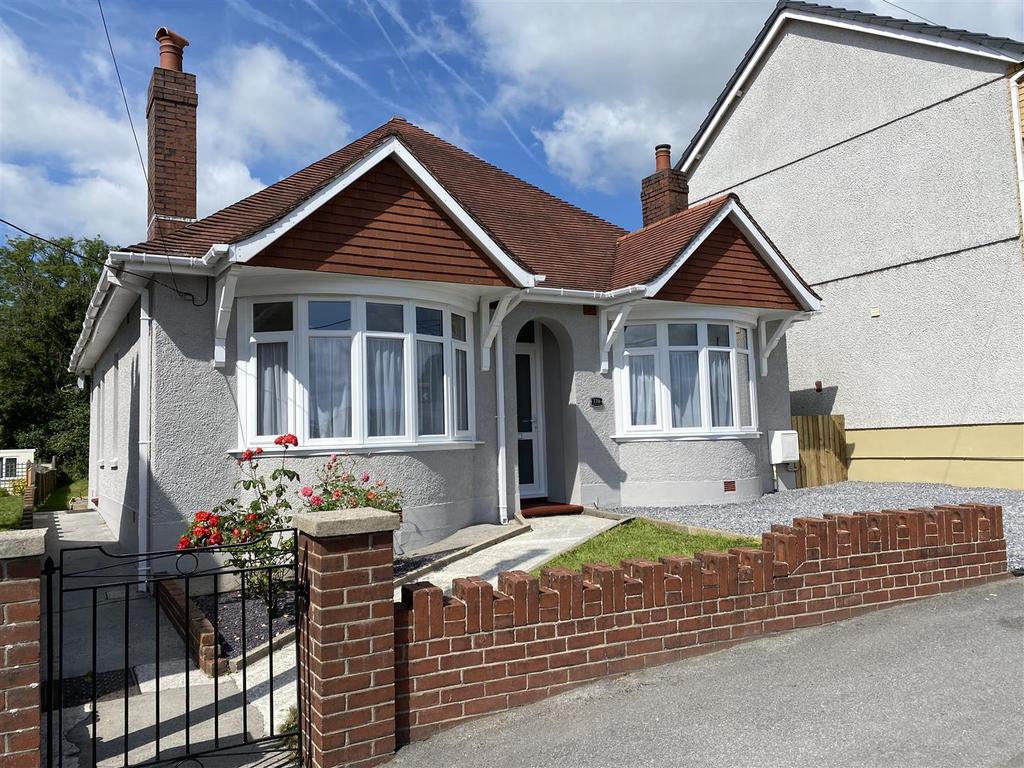 Waterloo Road, Capel Hendre, Ammanford 3 bed detached bungalow £189,950