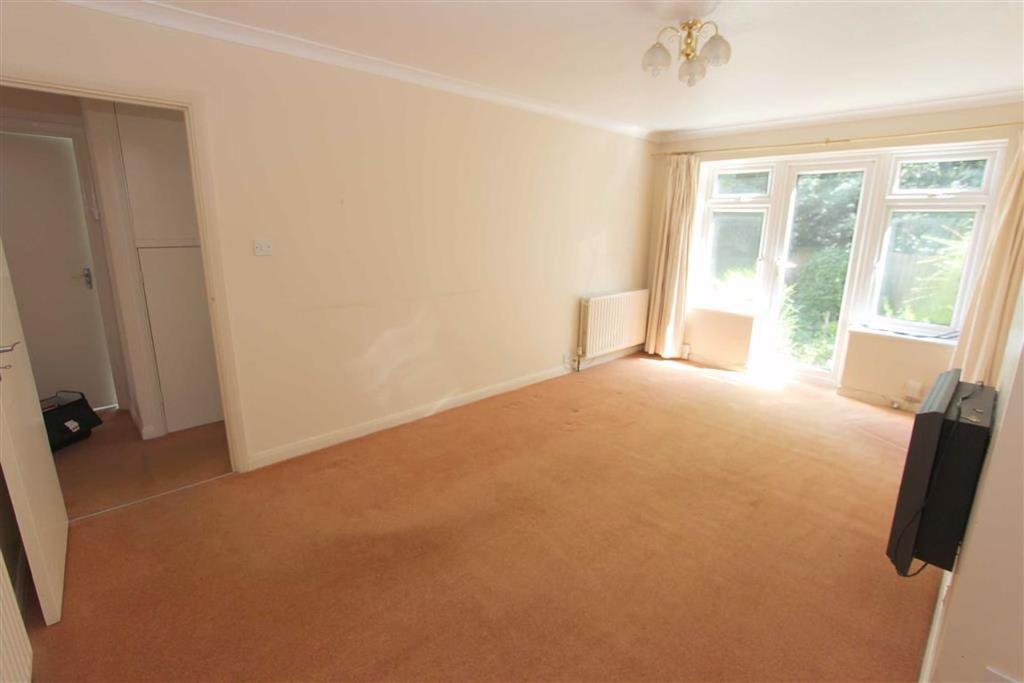 Colvin Gardens, North Chingford, London 2 bed ground floor