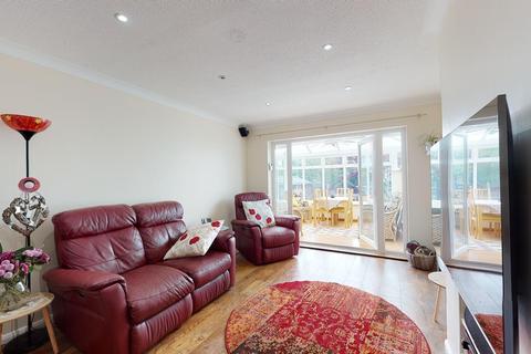 1 Palm Tree Close, Eythorne, Dover, CT15 4BU