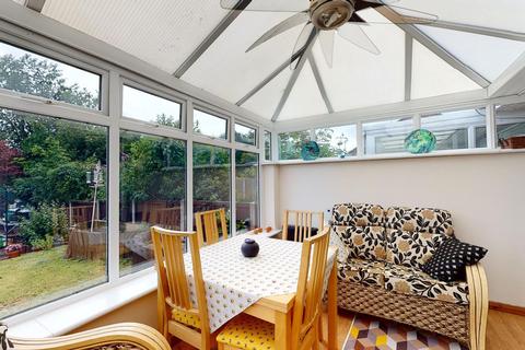 1 Palm Tree Close, Eythorne, Dover, CT15 4BU