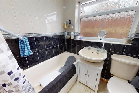 1 Palm Tree Close, Eythorne, Dover, CT15 4BU