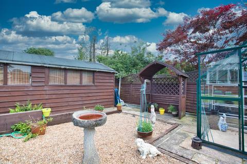 1 Palm Tree Close, Eythorne, Dover, CT15 4BU
